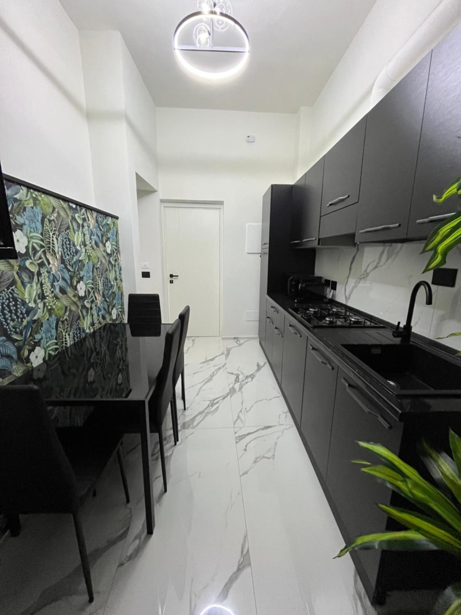 - Ghibellina 92 * Florencia